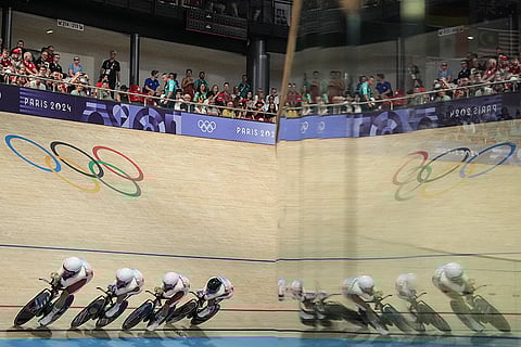 Team France during men's team pursuit event